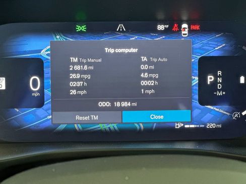 Certified 2025 Volvo XC40 B5 Plus image 27