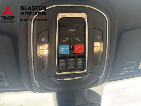 Used 2023 Jeep Grand Cherokee L Limited w/ Black Appearance Package image 30