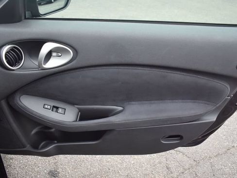 Used 2010 Nissan 370Z Touring w/ Sport Pkg RWD image 33