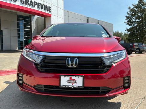 Used 2023 Honda Odyssey Elite image 3