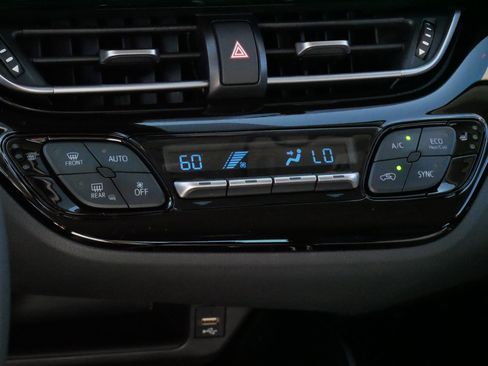 Used 2020 Toyota C-HR Limited image 23