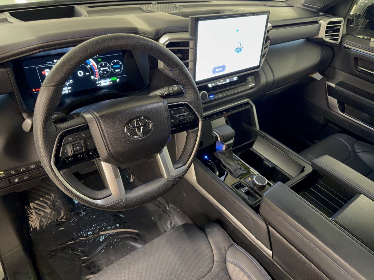 Used 2025 Toyota Sequoia Platinum AWD/4WD image 4