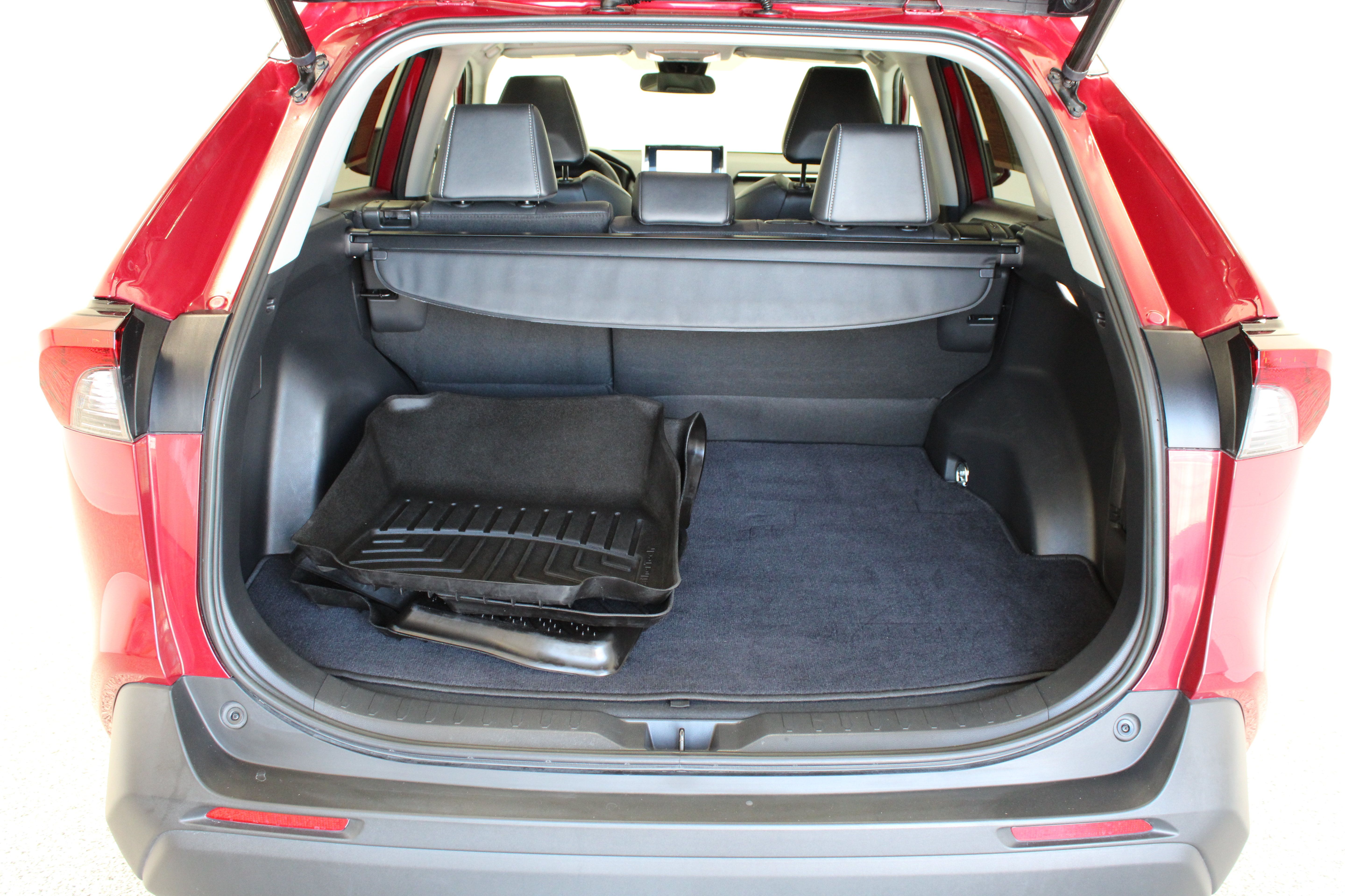 Used 2023 Toyota RAV4 XLE Premium AWD/4WD image 31