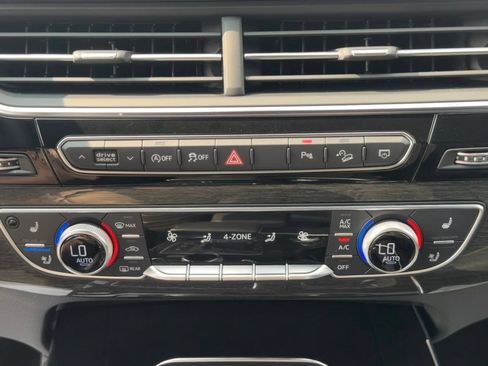 Used 2018 Audi Q7 3.0T Prestige w/ Prestige Package AWD/4WD image 24