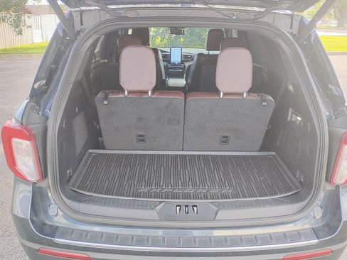 Used 2022 Ford Explorer Platinum w/ Equipment Group 601A RWD image 20