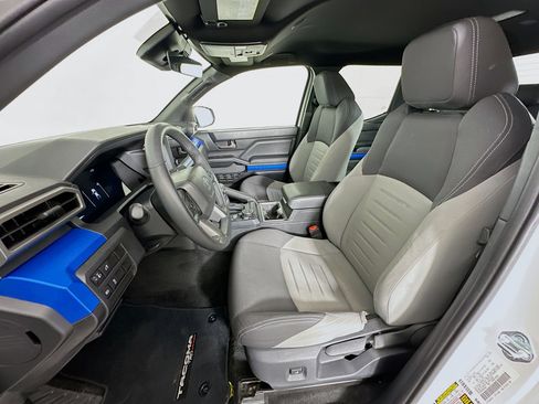 Used 2025 Toyota Tacoma TRD Off-Road image 13