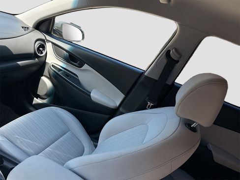 Used 2023 Hyundai Kona SEL image 21