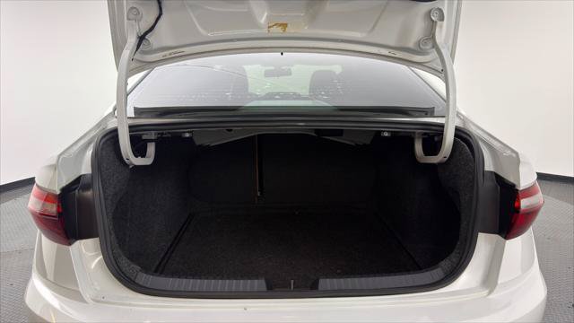 Used 2020 Volkswagen Jetta SE w/ SE Cold Weather Package FWD image 18
