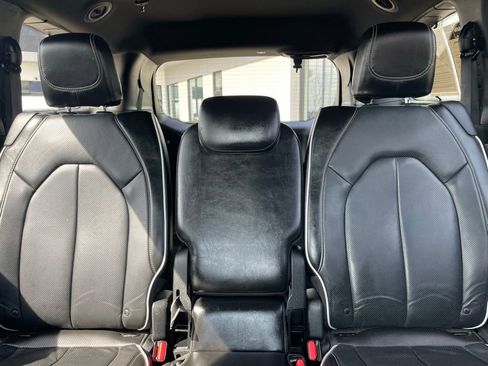 Used 2018 Chrysler Pacifica Limited w/ Advanced Safetytec Group image 22