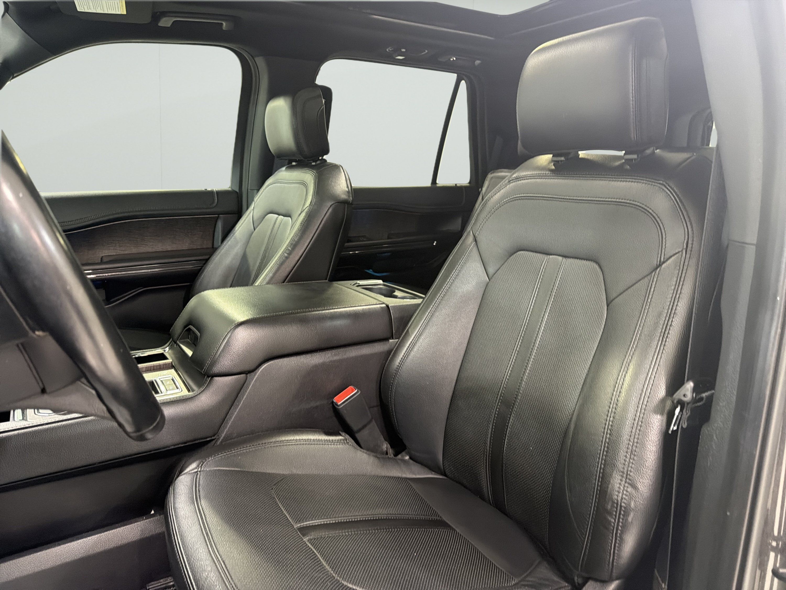 Used 2019 Ford Expedition Limited w/ Equipment Group 302A RWD image 9