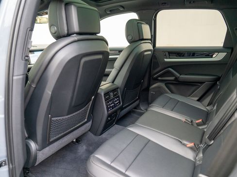 Certified 2026 Porsche Cayenne AWD/4WD image 22
