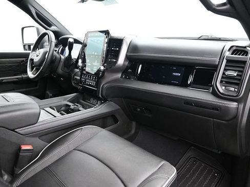 Used 2025 RAM 3500 Limited AWD/4WD image 10