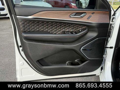 Used 2022 Jeep Grand Cherokee Summit w/ Luxury Tech Group V image 14