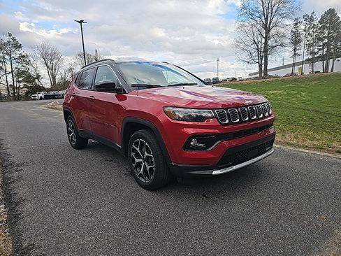 Certified 2025 Jeep Compass Limited image 3