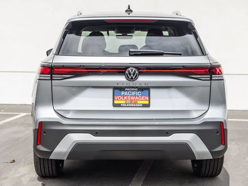 New 2026 Volkswagen Tiguan SE FWD image 4