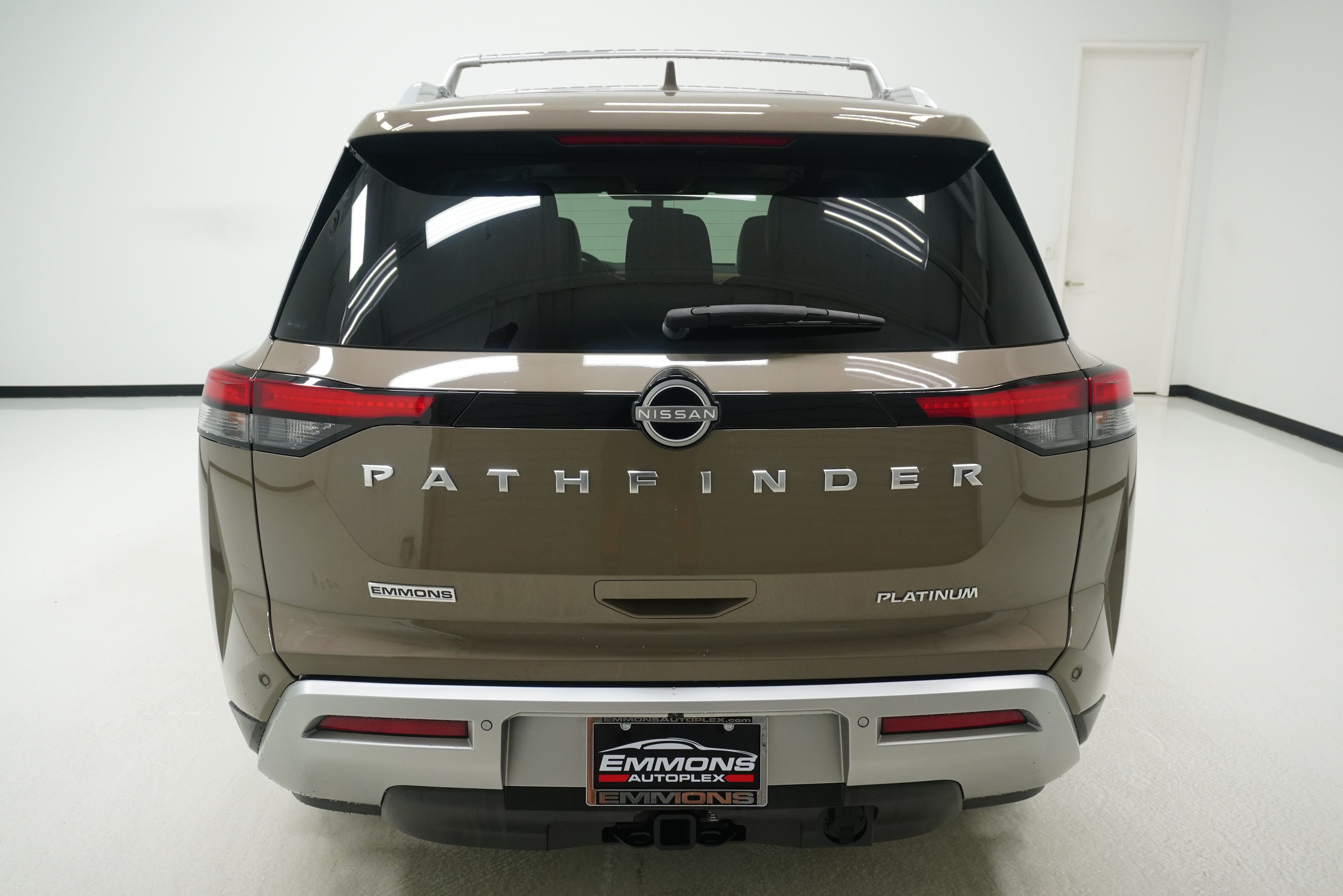 Used 2023 Nissan Pathfinder Platinum FWD image 5