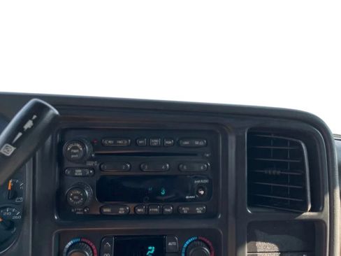 Used 2004 GMC Sierra 2500 SLT w/ Heavy-Duty Power Package AWD/4WD image 26