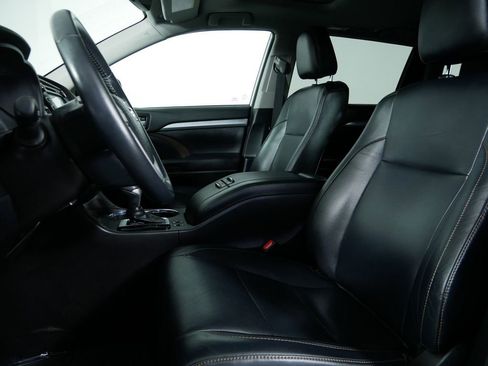 Used 2018 Toyota Highlander XLE image 14