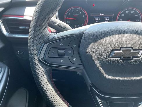 Used 2022 Chevrolet TrailBlazer RS w/ Technology Package FWD image 11