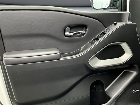 Used 2024 Nissan Frontier SL w/ Technology Package image 20