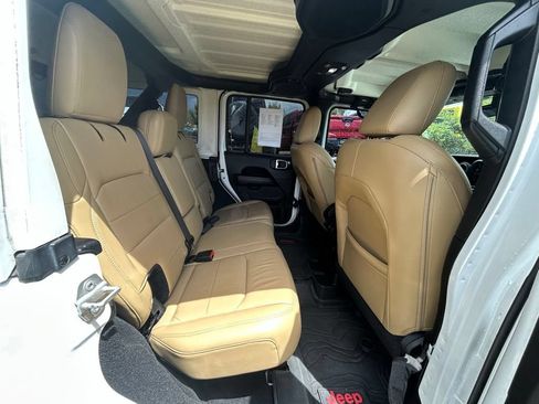 Used 2018 Jeep Wrangler Unlimited Sahara AWD/4WD image 30