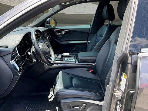Used 2019 Audi Q8 Premium Plus w/ Premium Plus AWD/4WD image 21