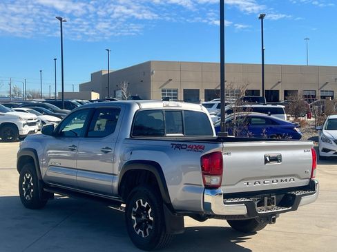 Used 2016 Toyota Tacoma TRD Off-Road image 10