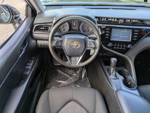 Used 2018 Toyota Camry LE image 16