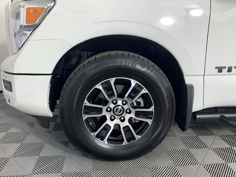 Used 2021 Nissan Titan SV w/ SV Convenience Package AWD/4WD image 9