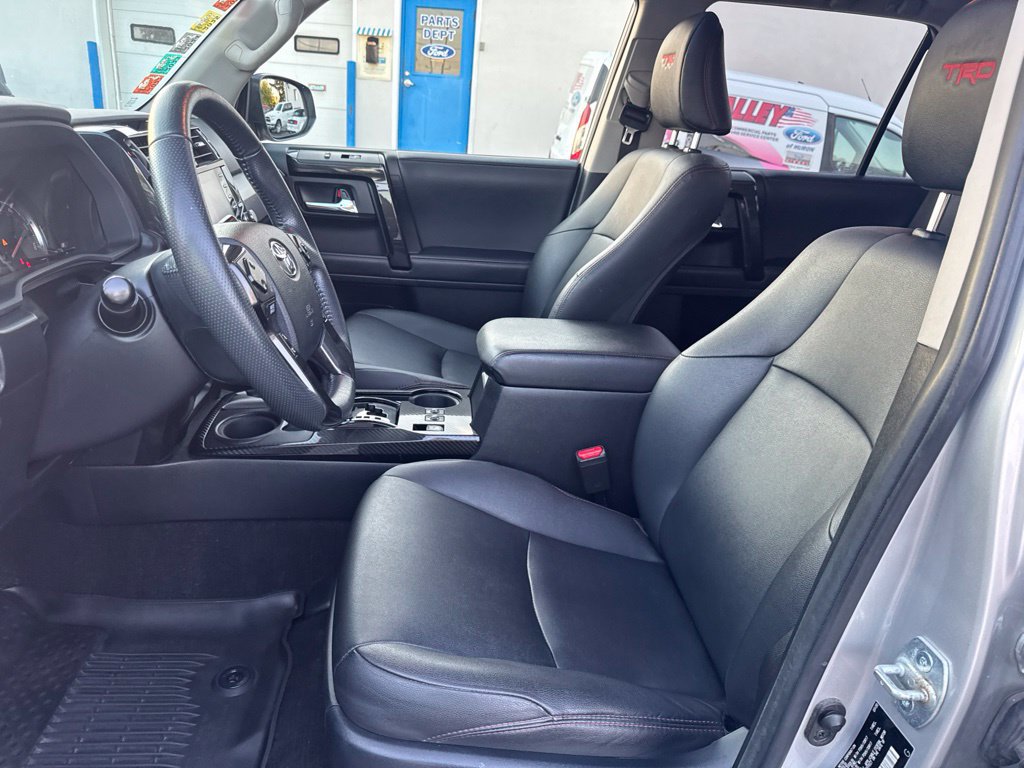 Used 2020 Toyota 4Runner Venture w/ Moonroof Package AWD/4WD image 10