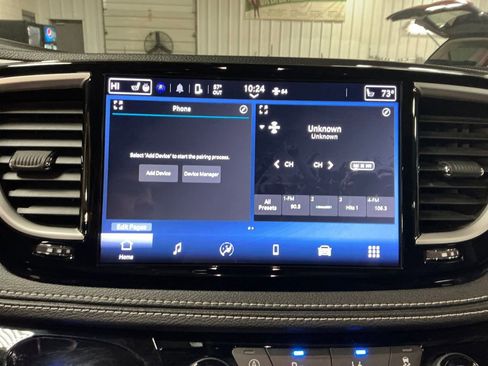 Used 2023 Chrysler Pacifica Touring-L image 23