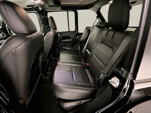 Used 2023 Jeep Wrangler Unlimited Sahara image 19