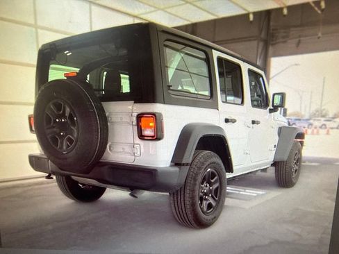 Used 2024 Jeep Wrangler Unlimited Sport AWD/4WD image 3