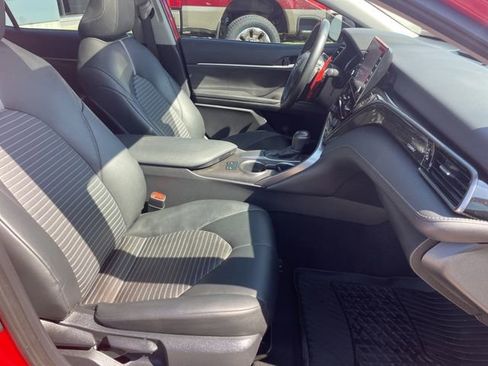 Used 2023 Toyota Camry SE image 18