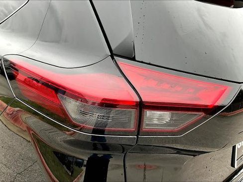 Certified 2025 Nissan Rogue SV AWD/4WD image 28