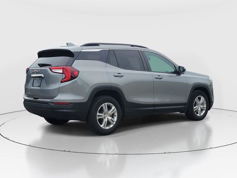 Used 2024 GMC Terrain SLE w/ Driver Convenience Package FWD image 4