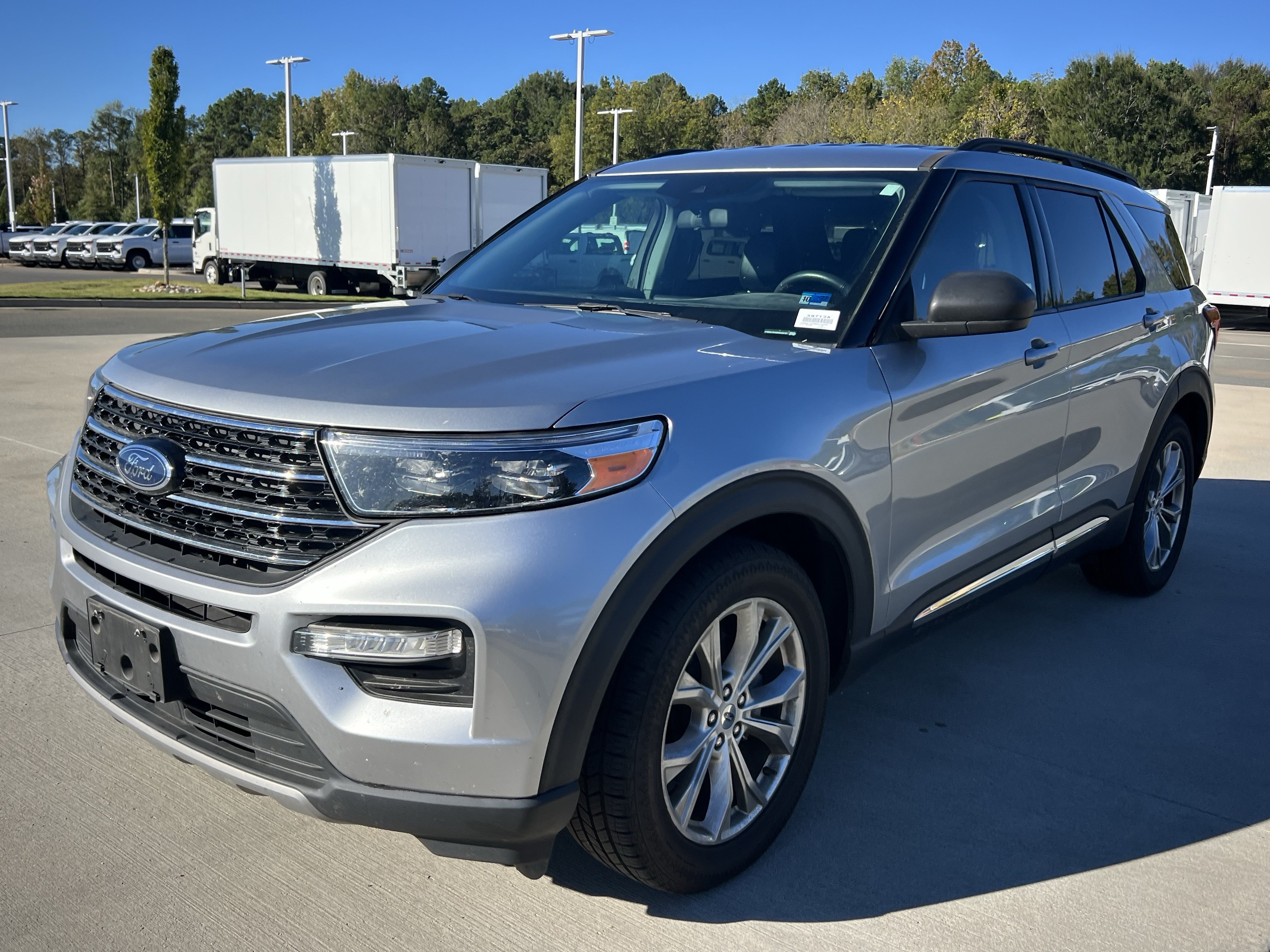 Used 2021 Ford Explorer XLT w/ Equipment Group 202A RWD image 4