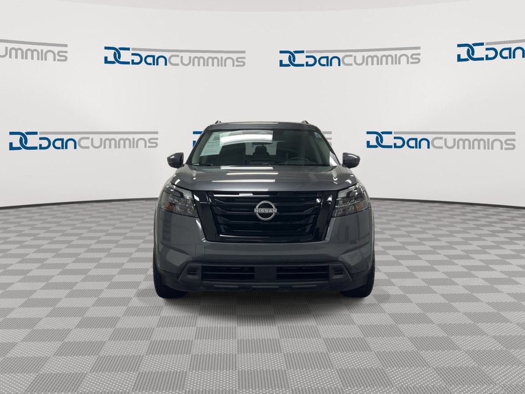 Used 2024 Nissan Pathfinder SV w/ Black Appearance Package AWD/4WD image 3