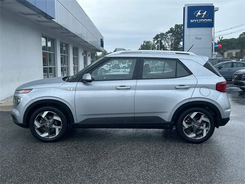 Used 2023 Hyundai Venue SEL image 6