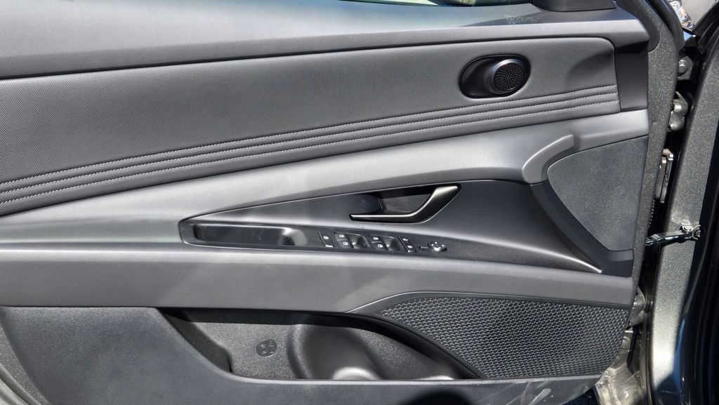 New 2026 Hyundai Elantra SEL Sport FWD image 13