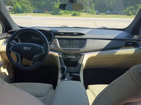 Used 2018 Cadillac XT5 FWD image 8