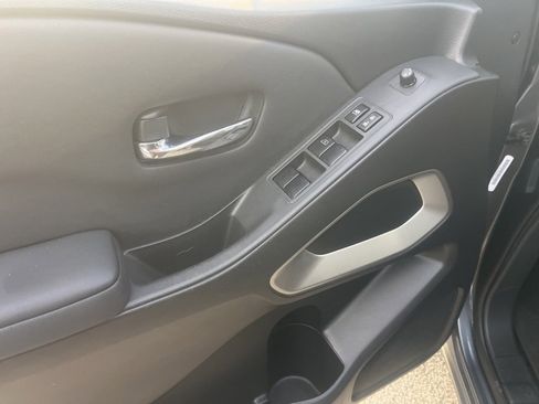 Used 2023 Nissan Frontier SV w/ Technology Package image 6