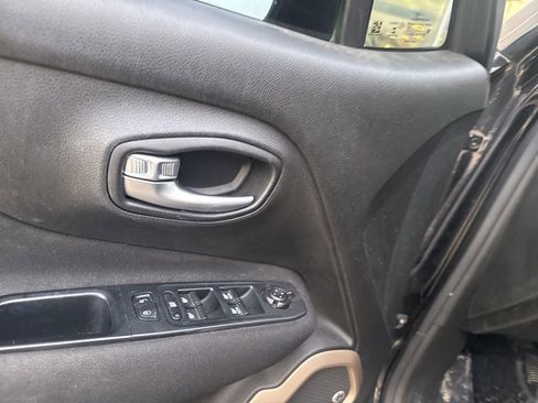 Used 2017 Jeep Renegade Latitude image 8