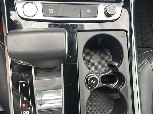 Used 2019 Audi Q8 Premium Plus w/ Premium Plus image 28