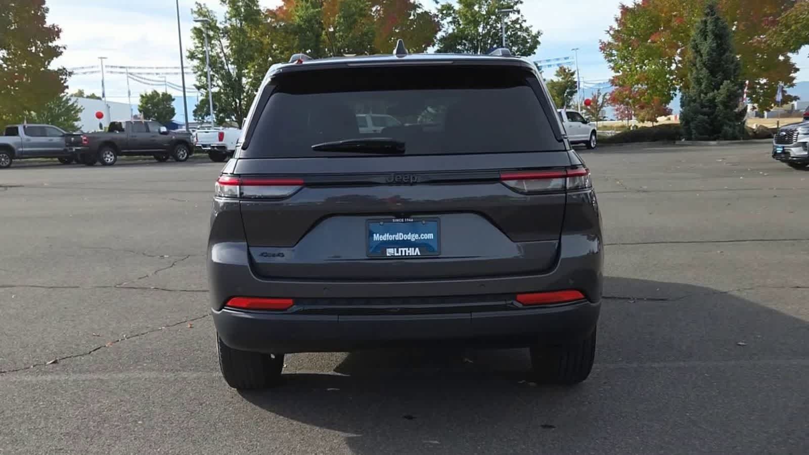 Used 2024 Jeep Grand Cherokee Altitude AWD/4WD image 7