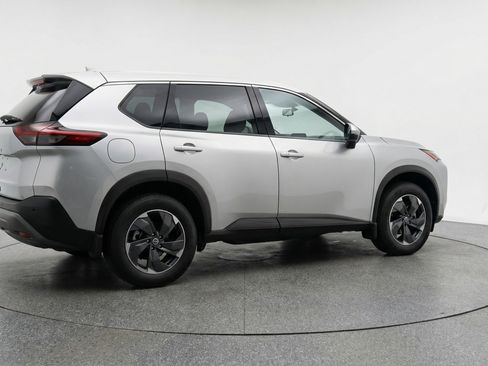 Used 2025 Nissan Rogue SV image 9