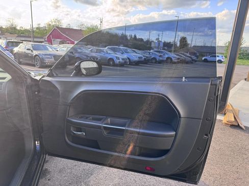 Used 2014 Dodge Challenger SXT image 12