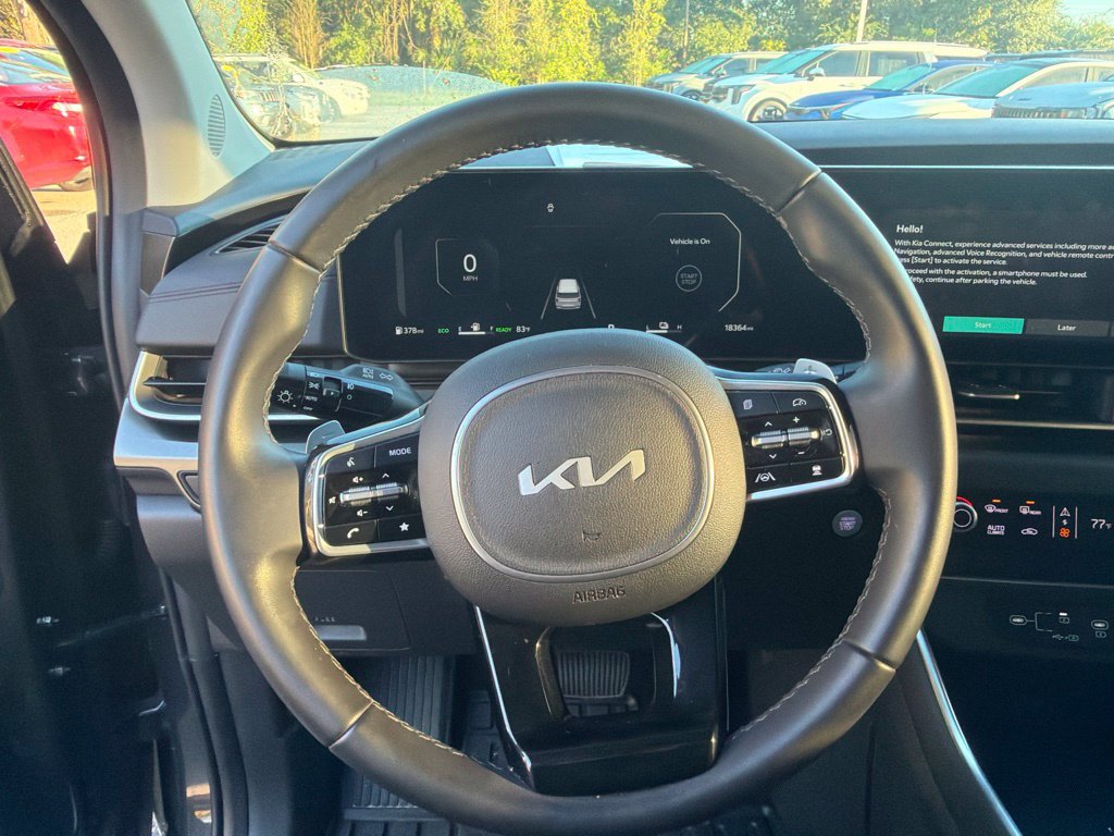 Certified 2025 Kia Carnival SX w/ SX Dark Edition Package FWD image 12