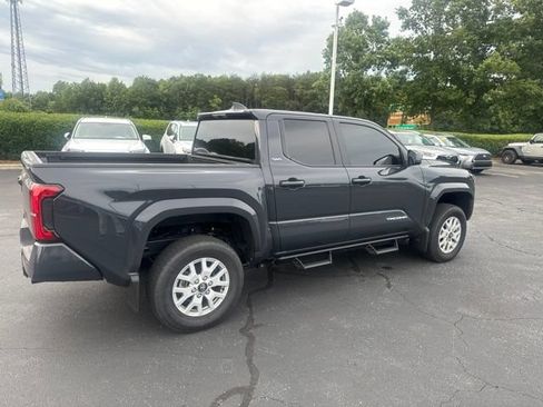 Used 2024 Toyota Tacoma SR5 AWD/4WD image 5