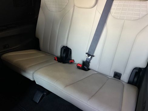 Used 2024 Hyundai Palisade Limited FWD image 16